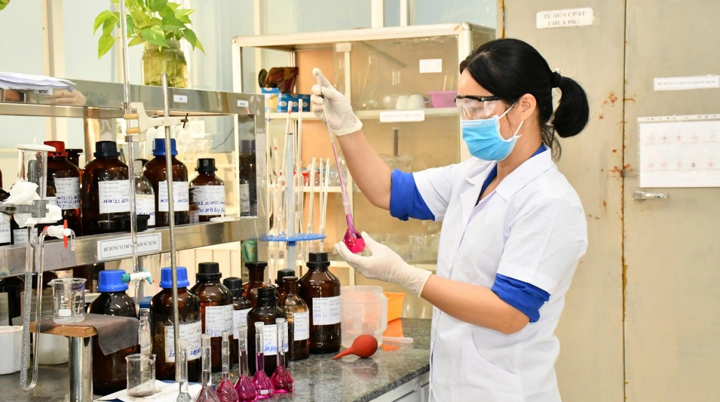 Dịch vụ phân tích môi trường, thí nghiệm