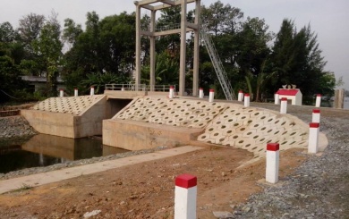 Xây dựng cống ngăn triều tại rạch cầu Đúc Nhỏ, quận Thủ Đức