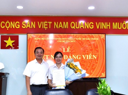 Chi bộ Tổ chức kết nạp đảng viên mới